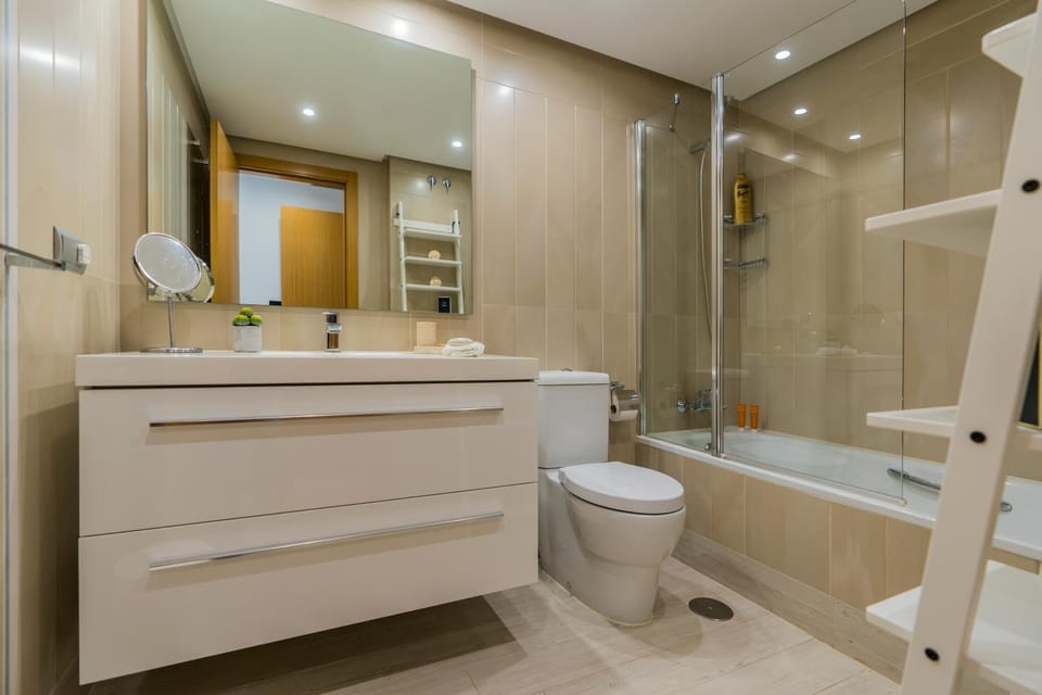 Shower, Toilet, Bathroom, Bath