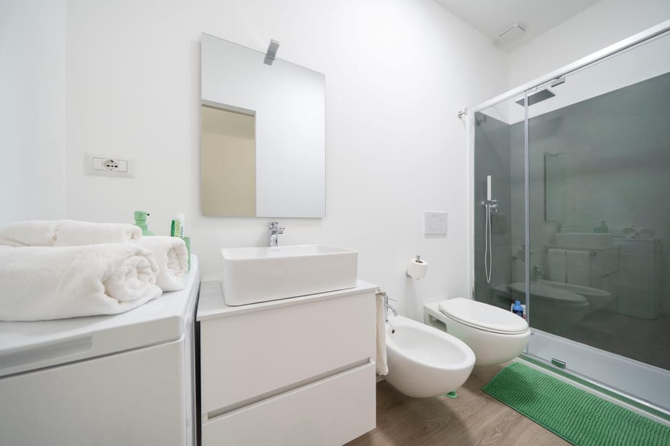 Shower, Toilet, bidet