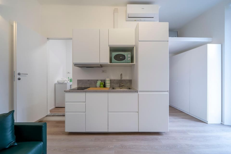 Kitchen or kitchenette, oven, air conditioner