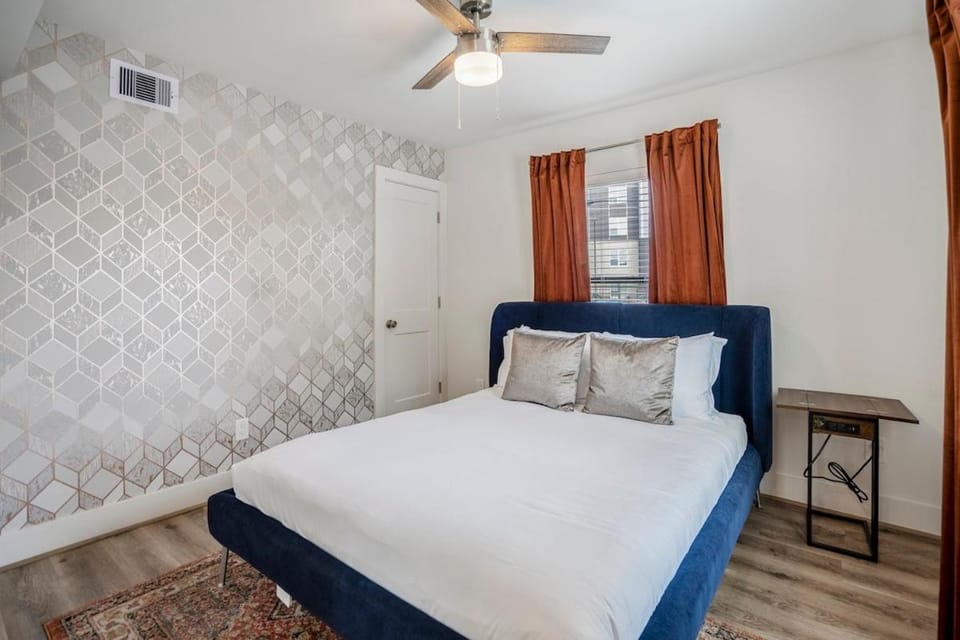 The Barbee 101 - Plush Corner at The Barbee Apartment in Houston