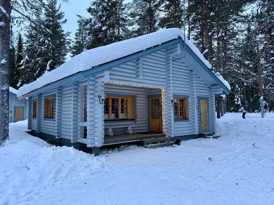 Atmospheric log cabin by the ski tracks Cabin in Lapland