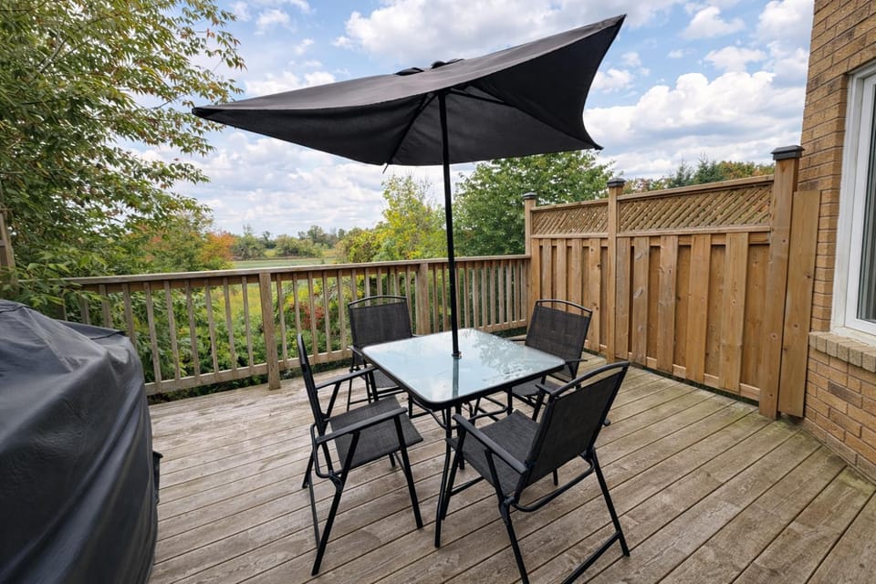 Property building, Patio, Spring, Day, Garden, View (from property/room), Balcony/Terrace, Seating area, Garden view