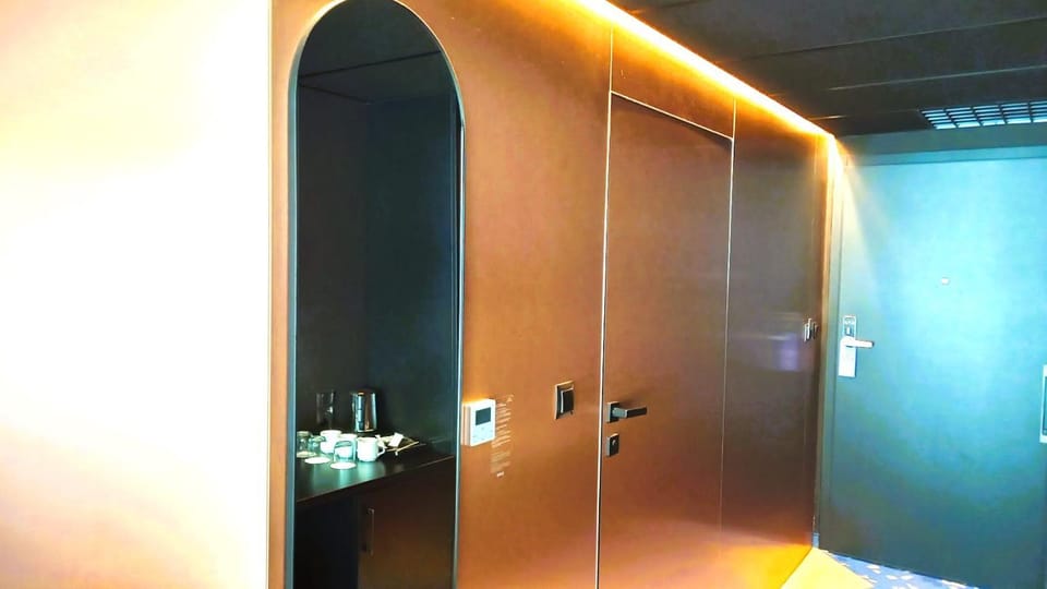 Shower, Bathroom, Lobby or reception, wardrobe