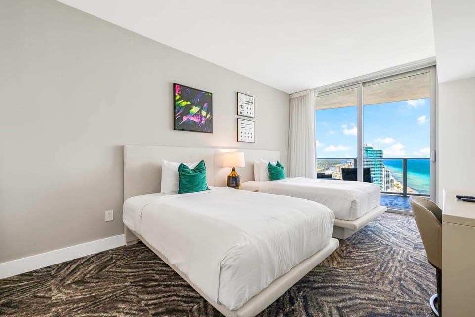 Bed, TV and multimedia, Bedroom