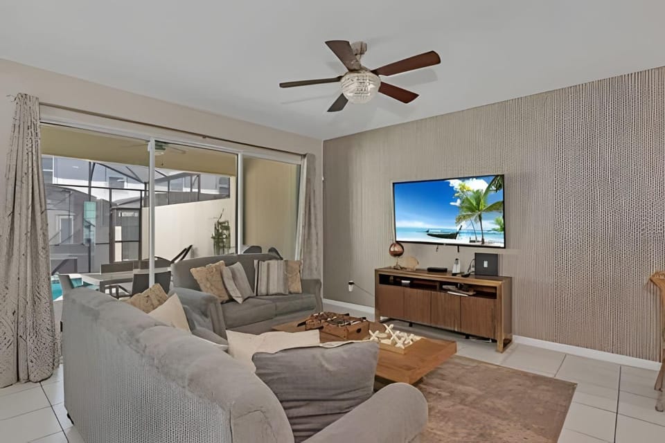 Communal lounge/ TV room, Living room