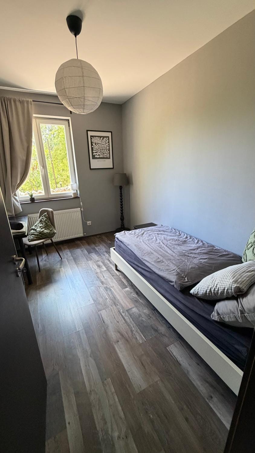 Bed, Photo of the whole room, Seating area, Bedroom, Parking, internet, towels