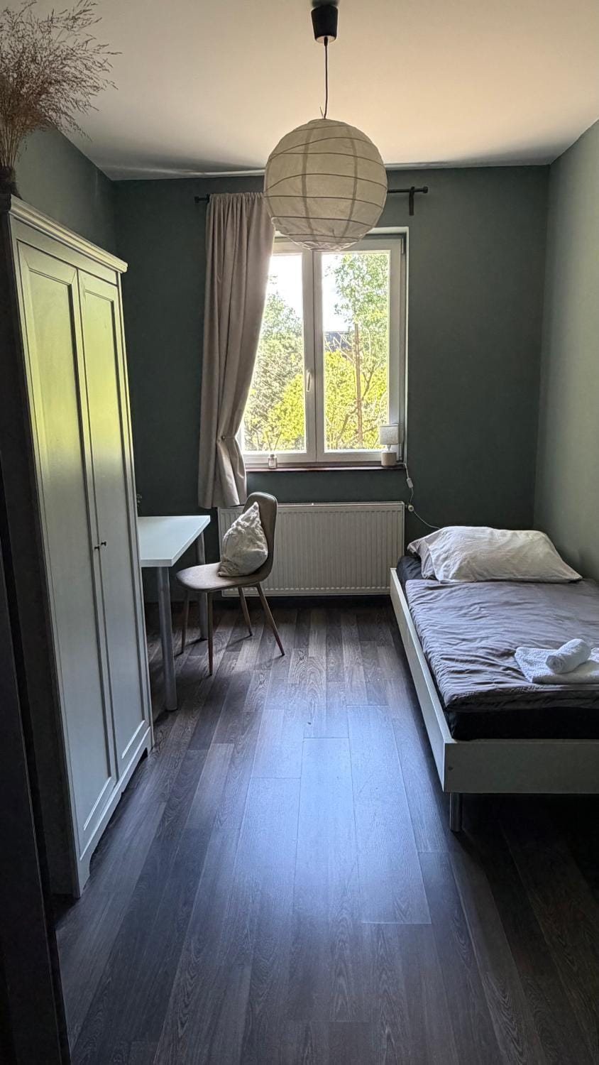 Bed, Photo of the whole room, Seating area, Bedroom, Parking, internet, towels, wardrobe