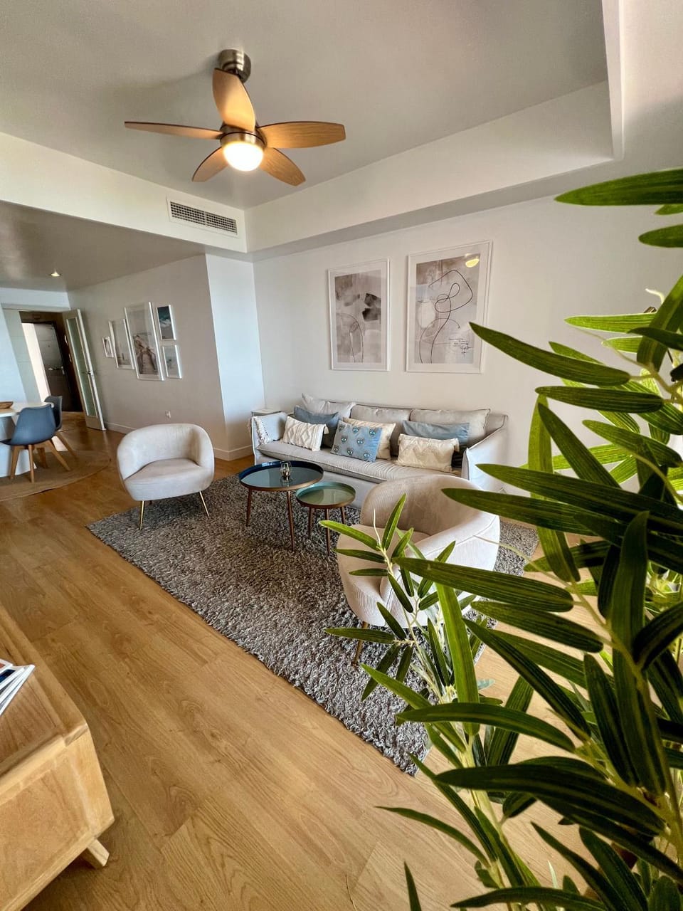 Living room, Seating area