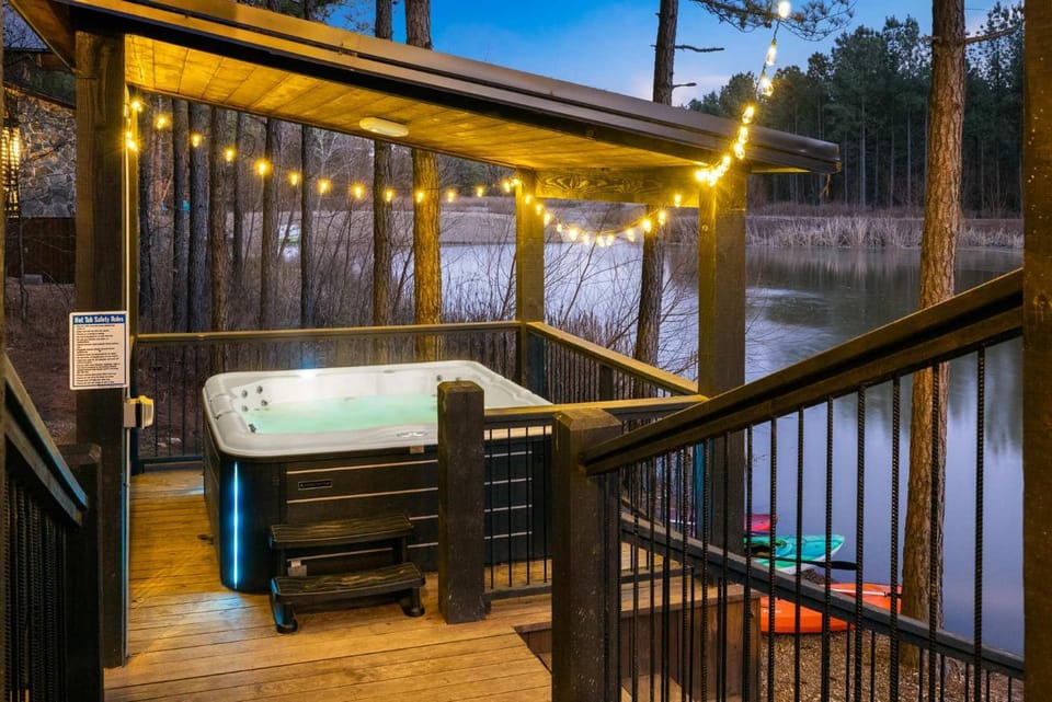 Waterside Retreat Hot Tub Kayaks EV Charger House in Broken Bow