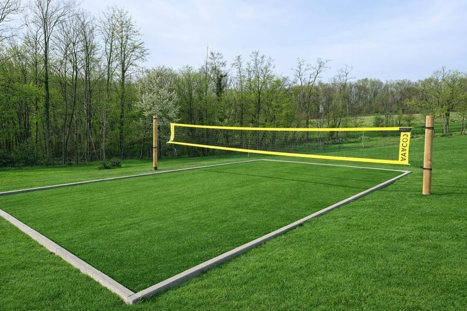 Day, Tennis court