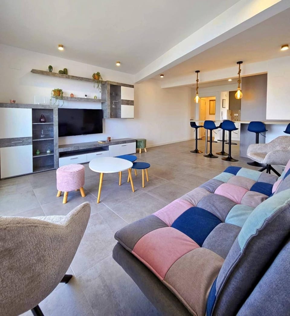 Communal lounge/ TV room, TV and multimedia, Kitchen or kitchenette, Living room, Dining area