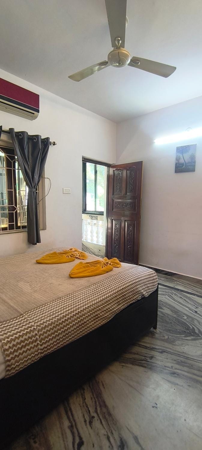 Bed, air conditioner