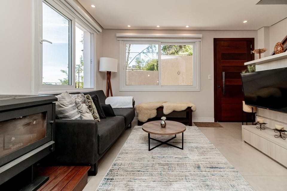 Casa Paris em condomínio até 8 p, excelente House in Canela
