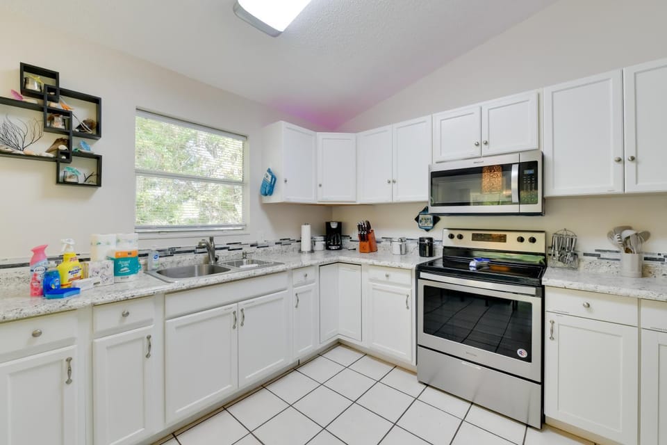Couple’s Getaway Near Historic Downtown Venice! Apartment in Nokomis