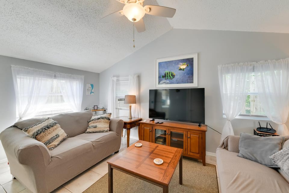 < 1 Mi to Beach: Peaceful Escape in Nokomis Apartment in Nokomis