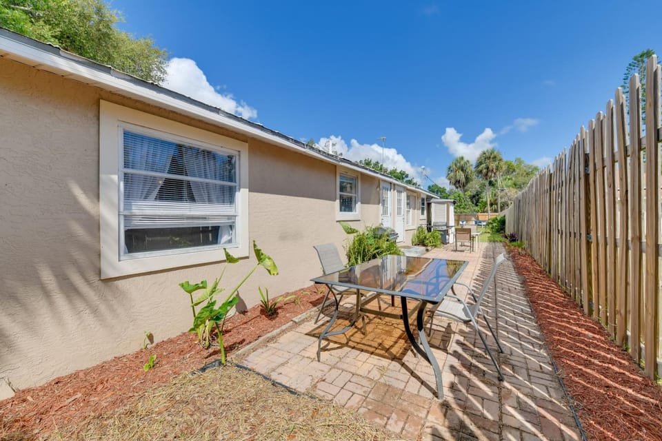 < 1 Mi to Beach: Peaceful Escape in Nokomis Apartment in Nokomis