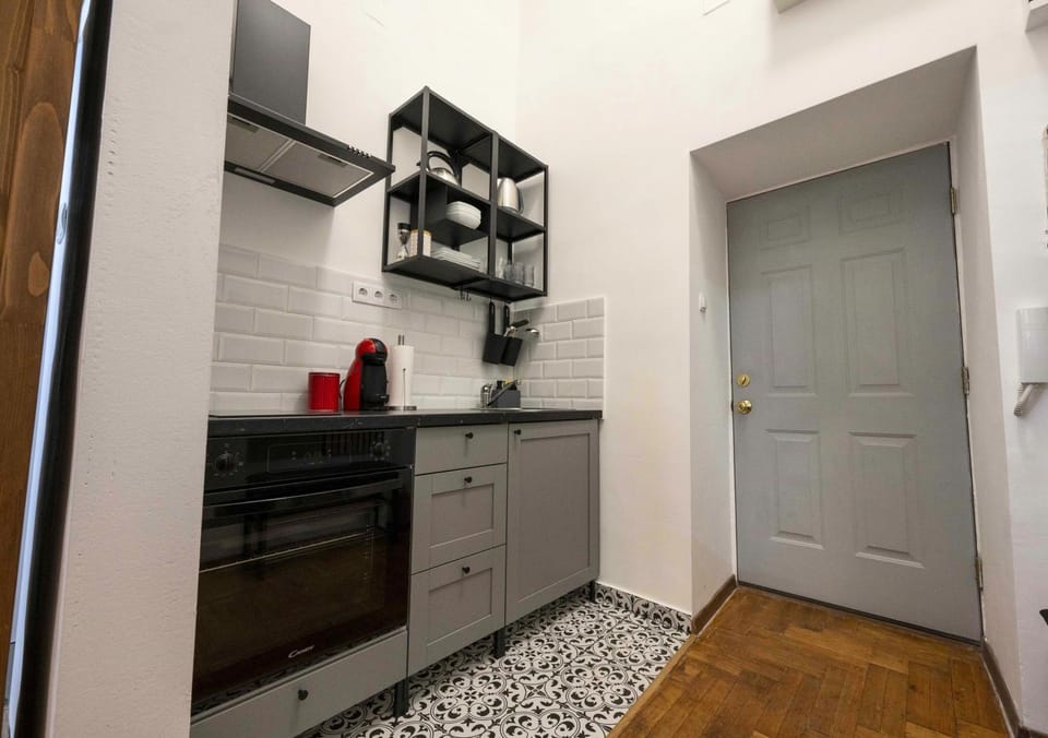 Coffee/tea facilities, Kitchen or kitchenette, microwave, oven, stove