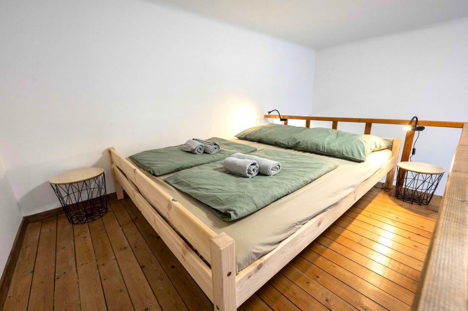 Bed, Photo of the whole room, Bedroom, towels