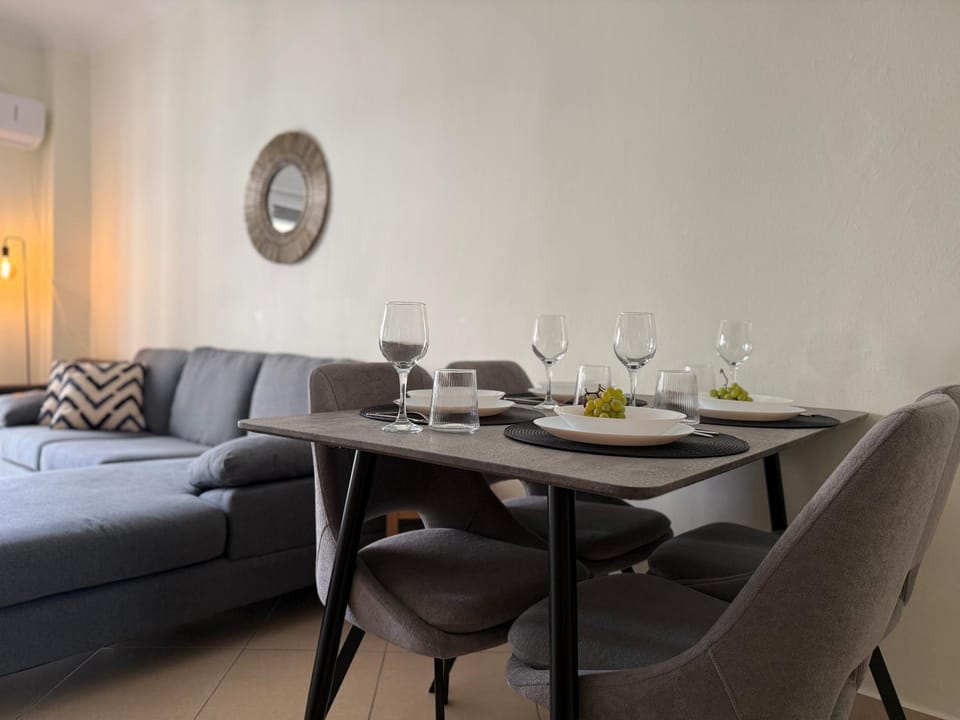 Living room, Seating area, Dining area