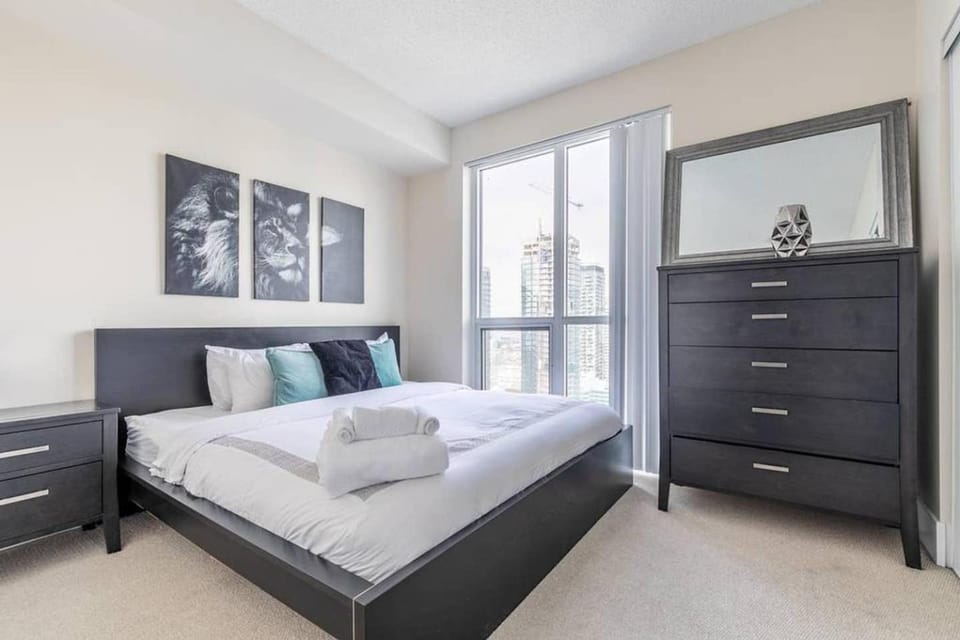 Modern Condo Near Union Station & CN Tower Hotel in Toronto
