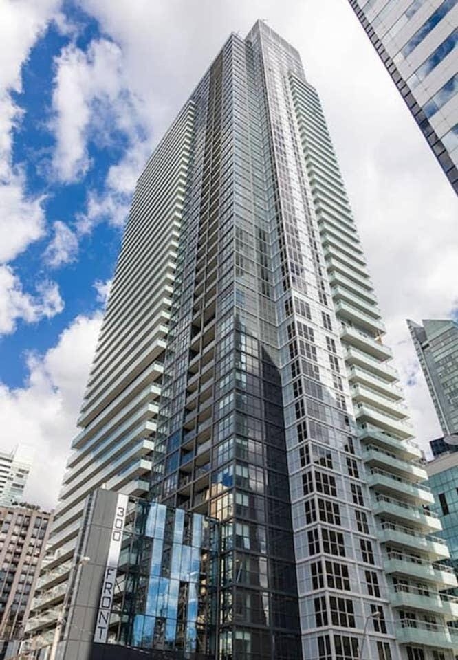 Modern Condo Near Union Station & CN Tower Hotel in Toronto