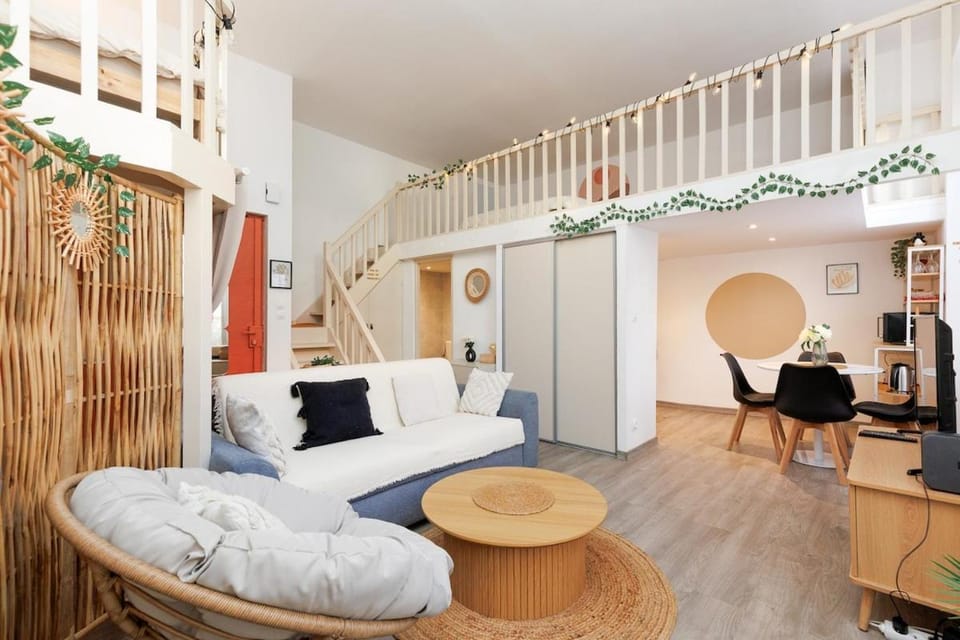 Living room, Photo of the whole room, Bedroom