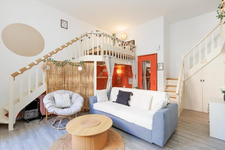 Bed, Living room, Bedroom