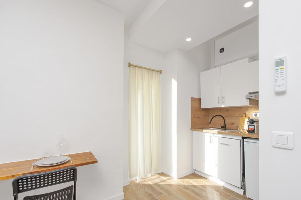 Nice, 3-room refurbished apartment near train station Apartment in Nice