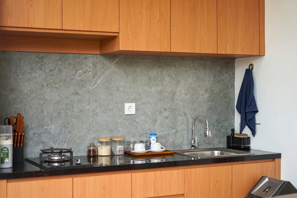 Coffee/tea facilities, minibar, stove