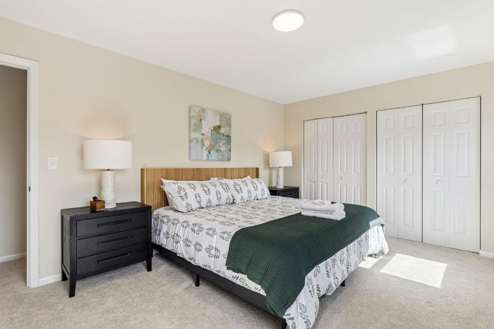 Ultimate Group Escape Heated Pool - 12 Guests House in Parma