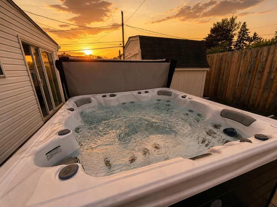 Ultimate Group Escape Heated Pool - 12 Guests House in Parma