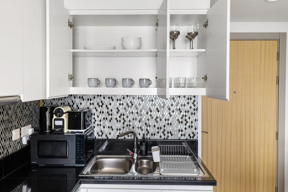 Coffee/tea facilities, Kitchen or kitchenette, oven