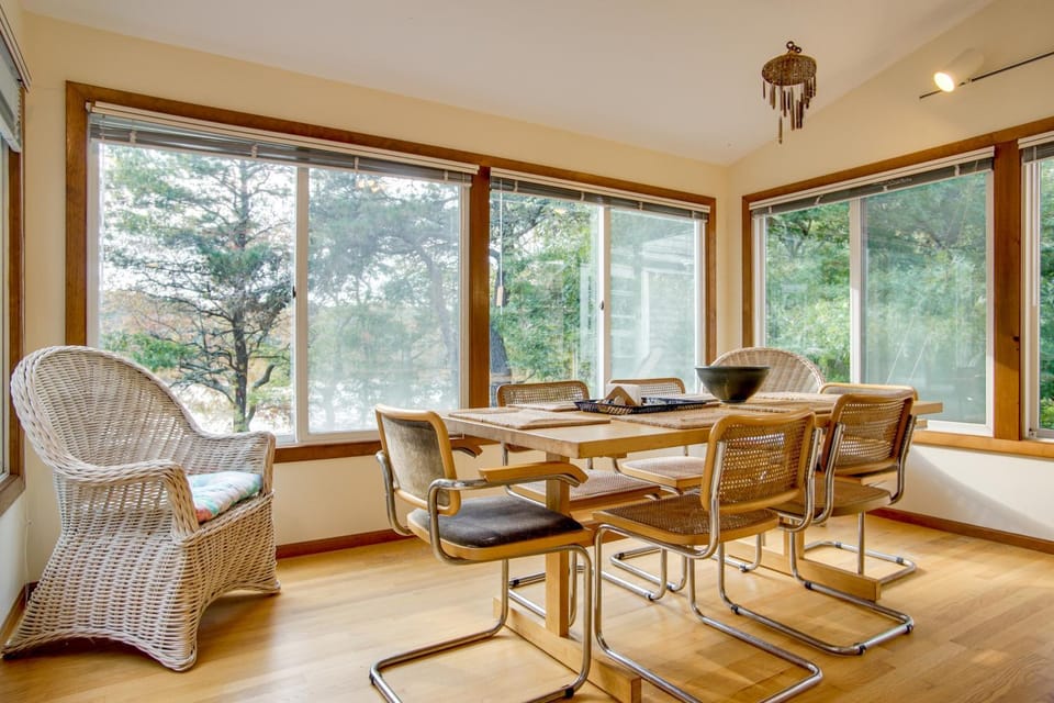 4,200 Sq Ft Mid-Cape Cottage w/ Furnished Deck! House in Brewster