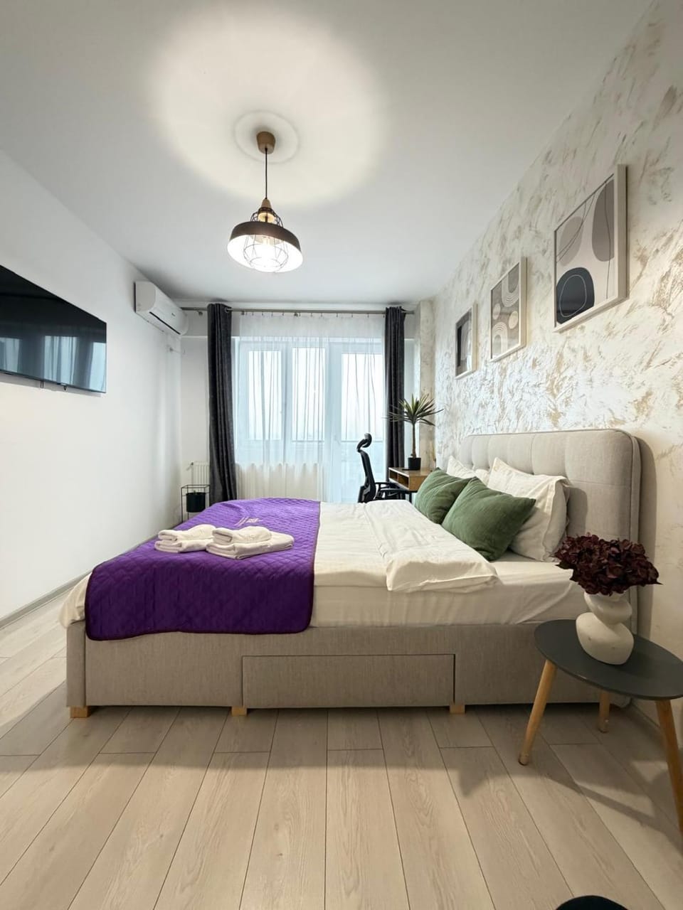 Bed, TV and multimedia