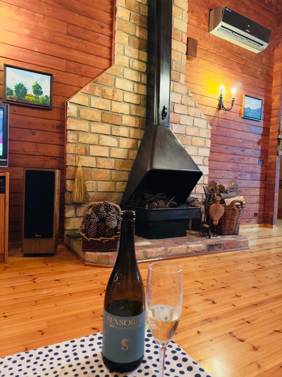 Living room, Seating area, fireplace