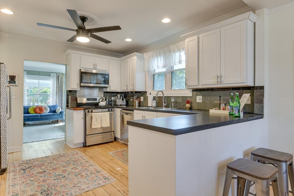 Classic Forest Park Foursquare Less Than 1 Mi to Blue Line House in Forest Park