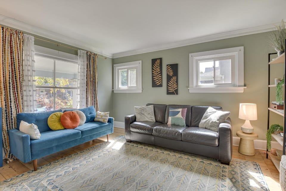 Classic Forest Park Foursquare Less Than 1 Mi to Blue Line House in Forest Park