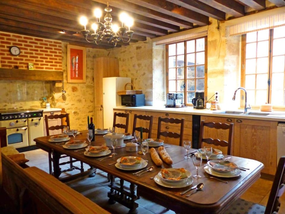 Property building, Kitchen or kitchenette, Living room