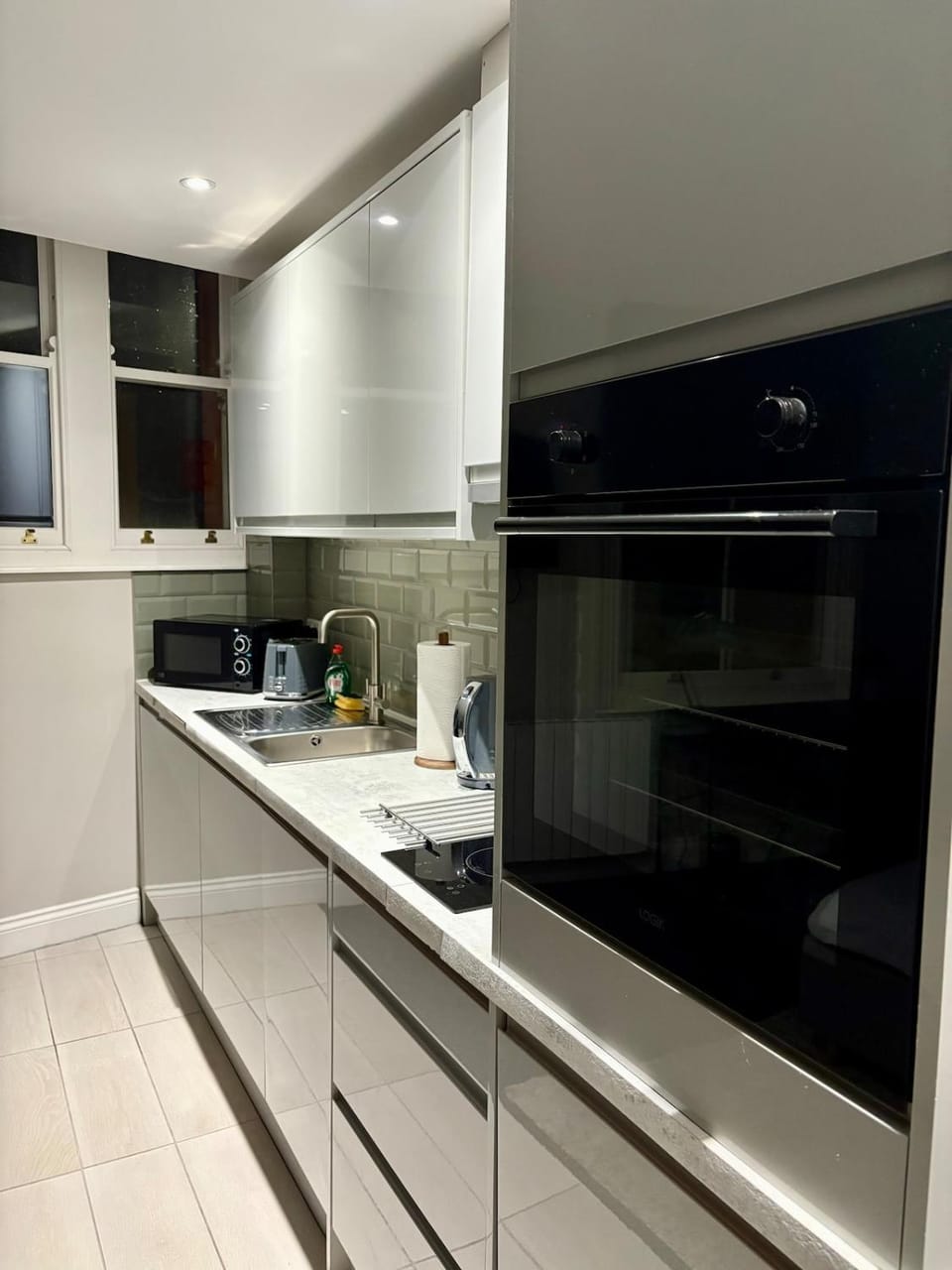 Coffee/tea facilities, Kitchen or kitchenette, dishwasher, minibar, oven