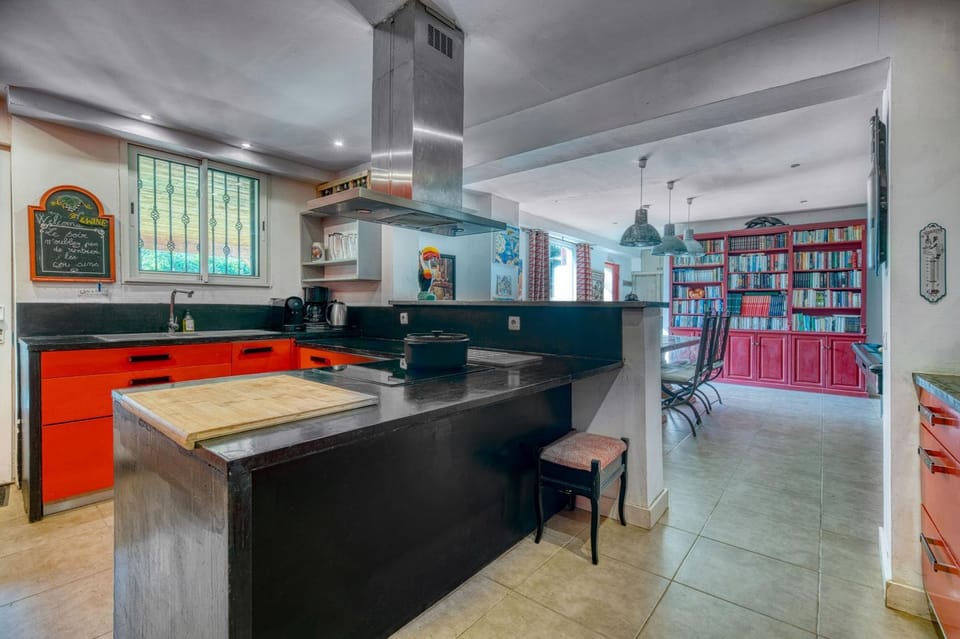 Kitchen or kitchenette, Living room