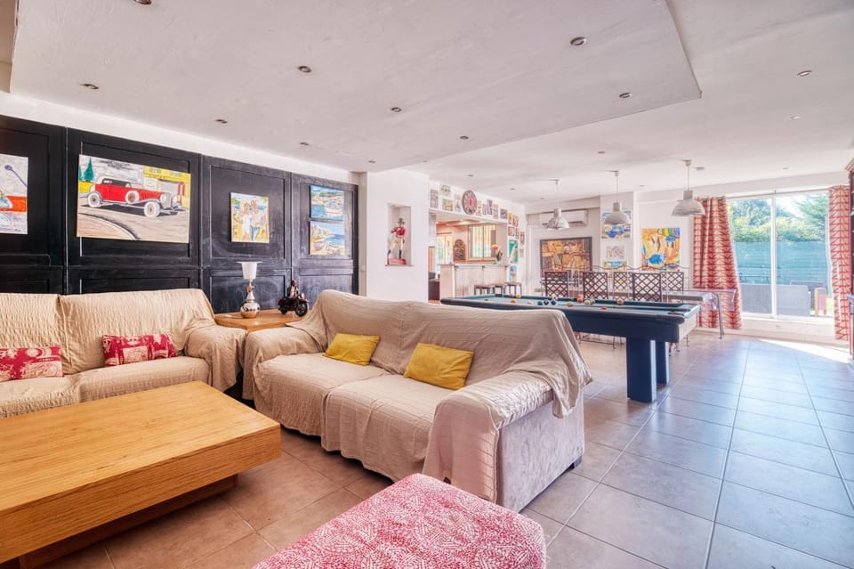 Property building, Living room
