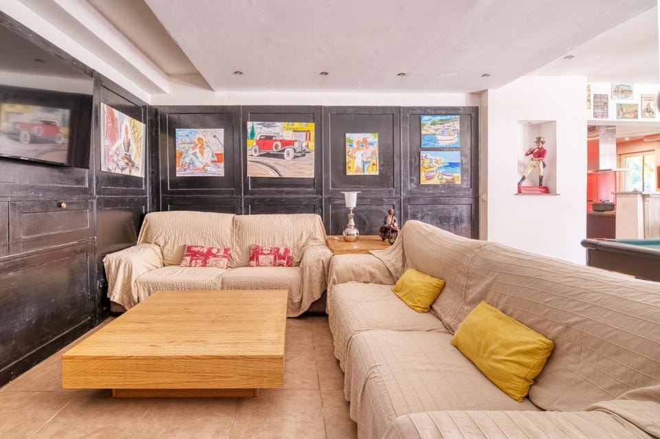 Property building, Living room