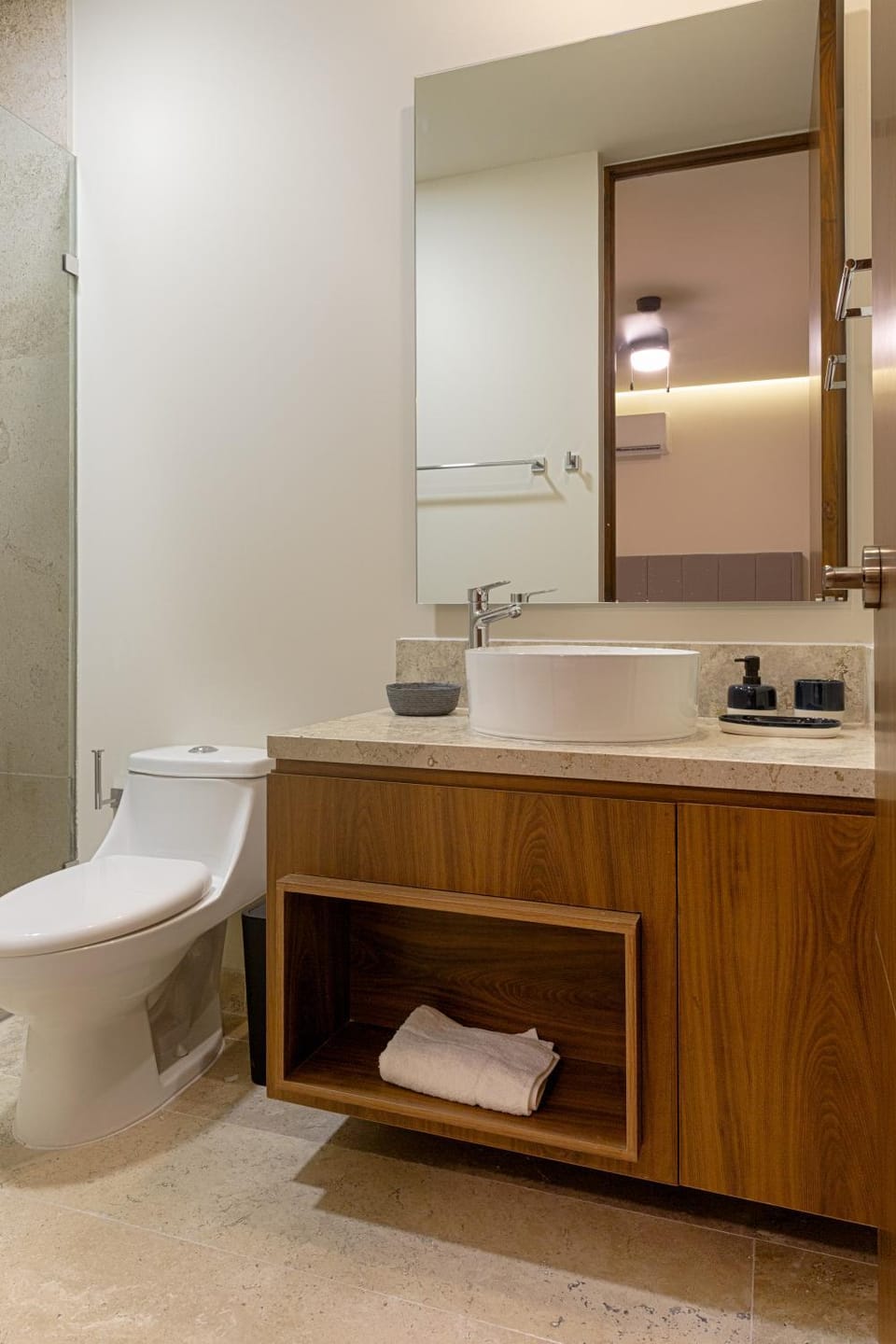 Toilet, Bathroom, towels