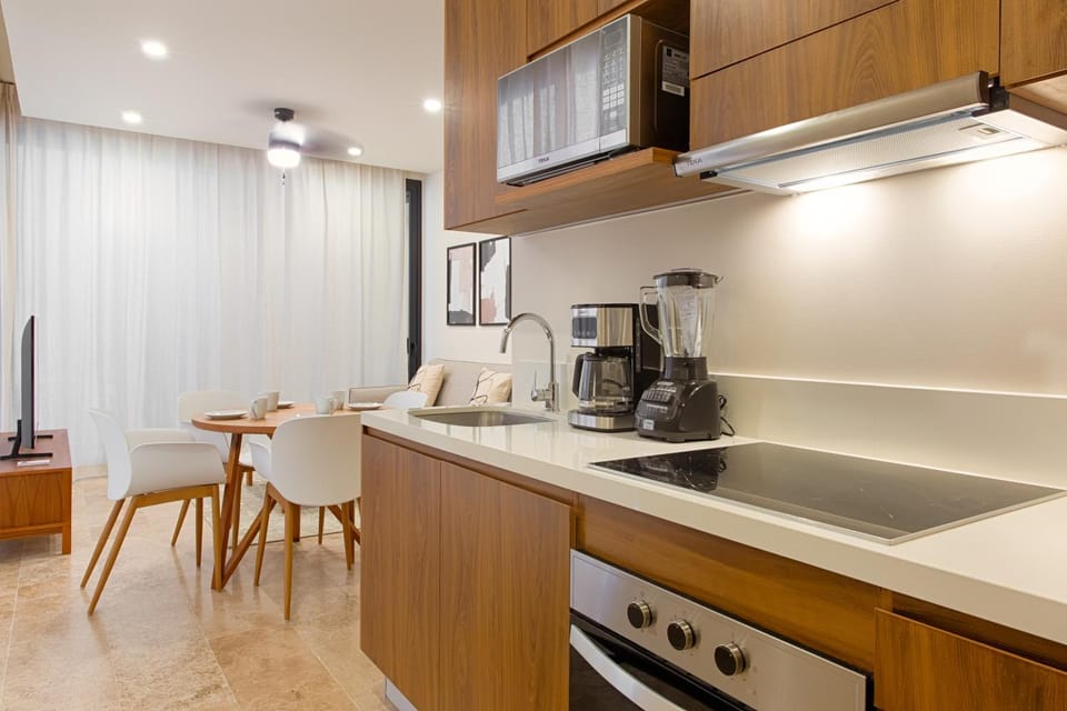 Coffee/tea facilities, Kitchen or kitchenette, oven, stove, toaster