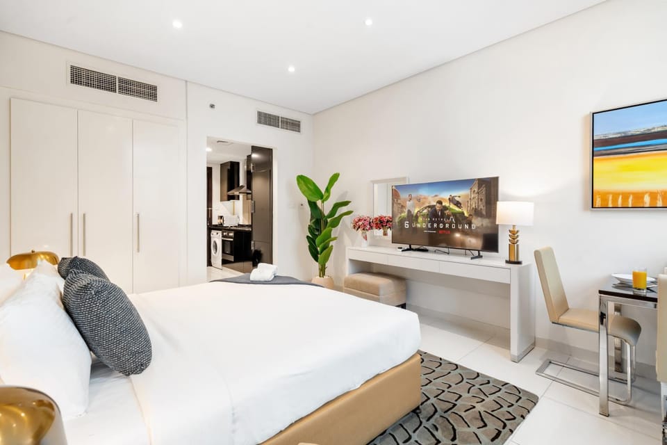 Bed, TV and multimedia, Bedroom