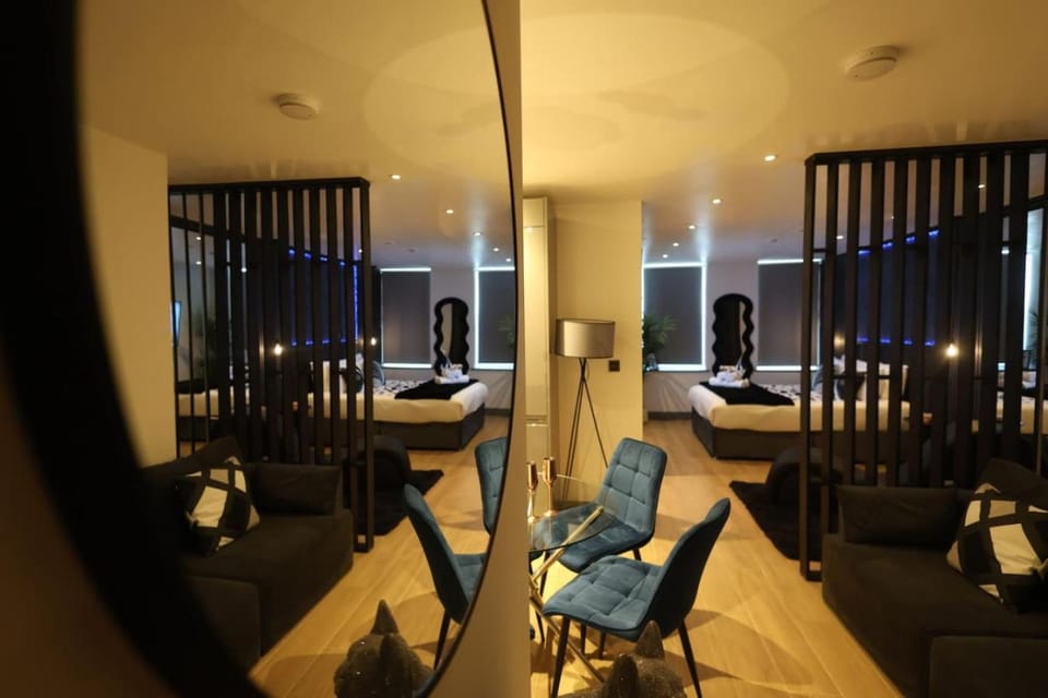 Living room, Seating area