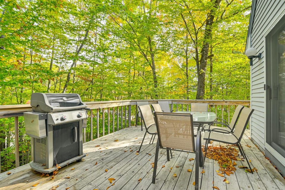 Hike, Leaf-Peep, Ski: Hideaway w/ Private Hot Tub! House in Bartlett