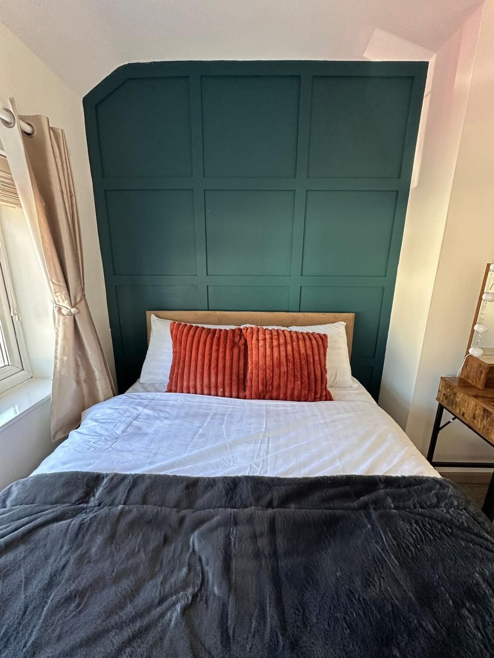 Last Min Staycation, Wolverhampton, 3 BR, Parking House in Wolverhampton