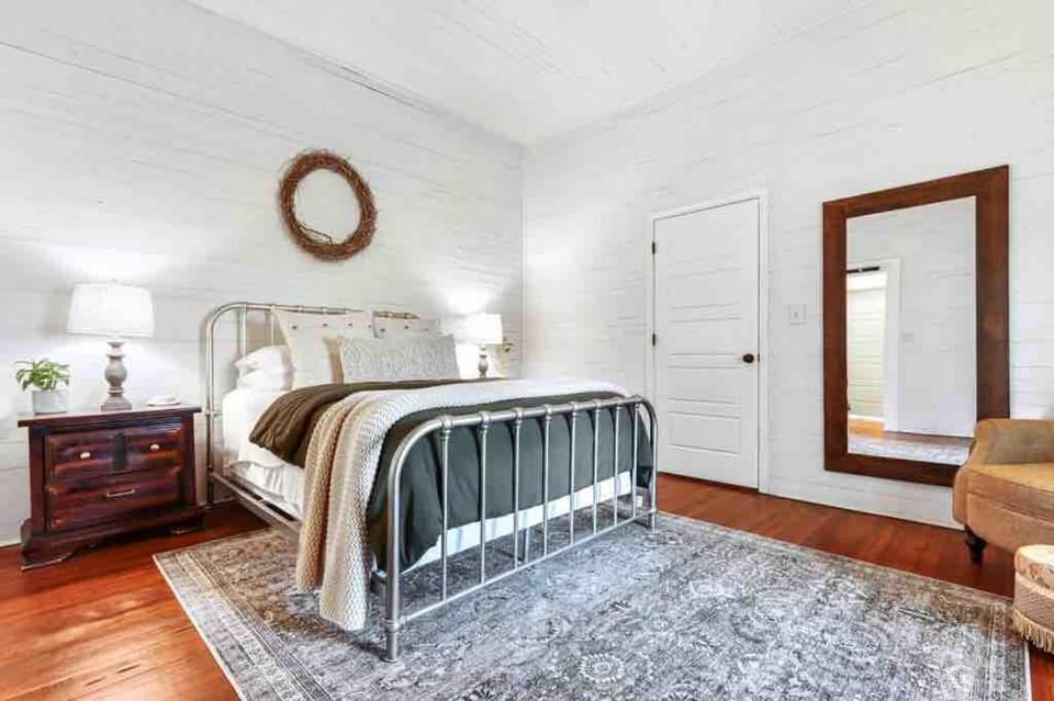 Historic Home Walk to Downtown & Wedding Venues House in Georgia