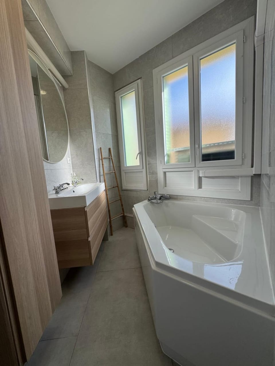 Le Prado - City centre - Spacious - AC Apartment in Cannes